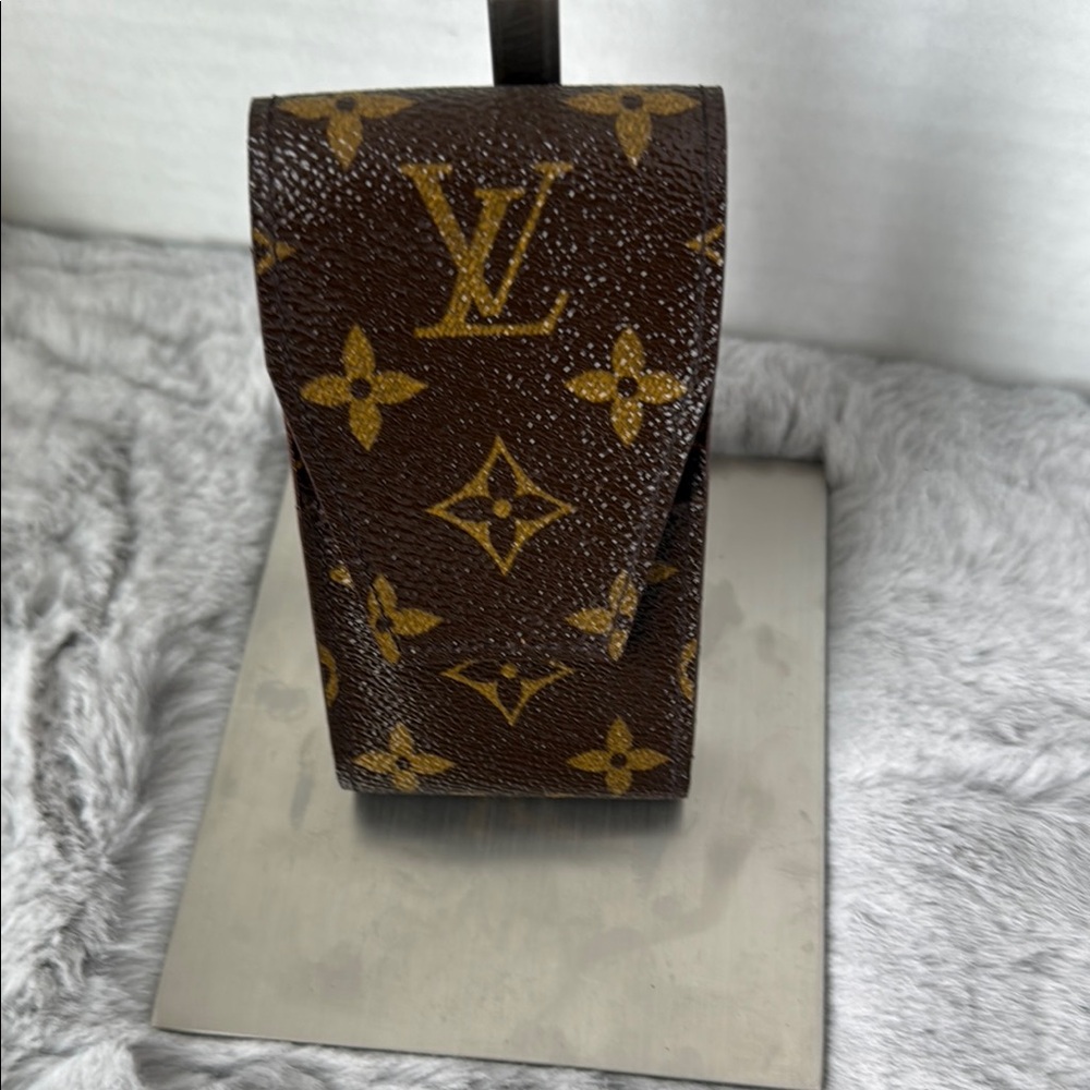 Louis Vuitton Monogram Brown Multi Purpose Case EUC